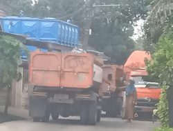 Sopir Truk Sampah Resah Dipungli Emak-emak di Sumur Batu Kota Bekasi