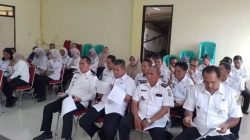 Rapat Minggon, Camat Bekasi Utara Perkuat Koordinasi Lintas Kelurahan