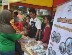 Latih Kemandirian, Siswa Berkebutuhan Khusus Jualan Takjil di Bekasi Selatan