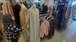 Pengunjung Pusat Perbelanjaan di Bekasi Masih Normal