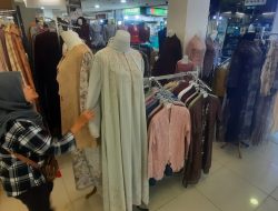 Pengunjung Pusat Perbelanjaan di Bekasi Masih Normal