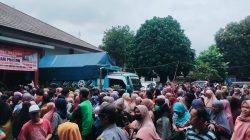 Warga Serbu Pasar Murah di Bekasi Barat