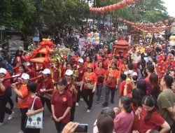 Ngabuburit di Kirab Budaya Cap Go Meh