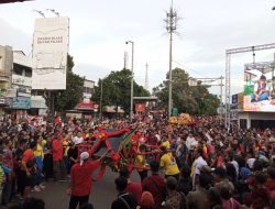 Warga Tumpah Ruah Saksikan Kirab Budaya Cap Go Meh