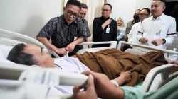 Dirut BPJS Ketenagakerjaan Jenguk Pengemudi Ojol dan Atlet  Dirawat di RS EMC Pekayon, Pastikan Layanan Optimal