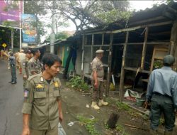 Bangli di Bantaran Sungai Margamulya Akhirnya Ditertibkan