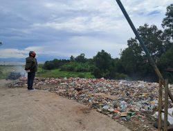 Sampah Dibiarkan Menumpuk di Dekat Kantor Pemkab Bekasi