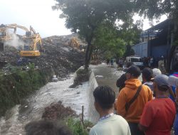 Longsor Gunungan Sampah TPST Bantargebang, Tiga Orang Tewas