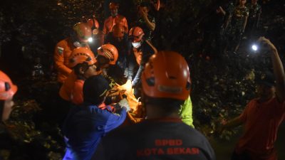 Pemkot Bekasi Kirim Tim Gabungan untuk Cari Lima Warga yang Masih Tertimbun Longsor TPST Bantargebang