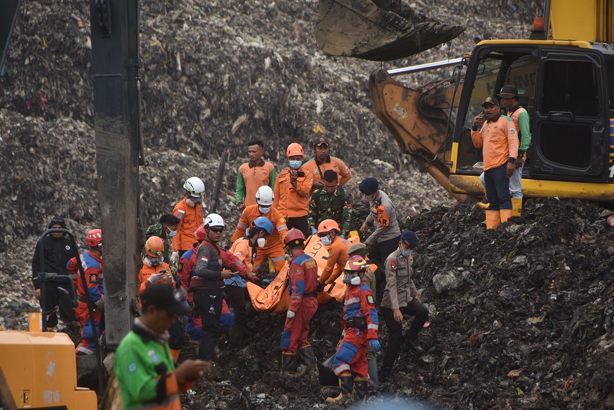 Update Korban Longsor TPST Bantargebang: Enam Selamat, Enam Meninggal, dan Satu Masih Dicari