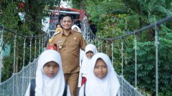 Plt Bupati Bekasi Apresiasi TNI Bangun Jembatan Garuda di Setu