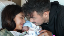 Selamat! Aurelie Moeremans dan Tyler Bigenho Sambut Kelahiran Anak Pertama
