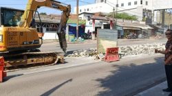 Lurah Jatiasih Pantau Perbaikan Jalan Wibawa Mukti II