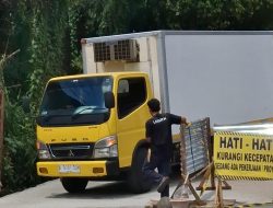 Jalan Caringin Mustikajaya Rampung Diperbaiki, Truk Nekat Terobos Penutup