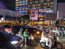 Pemudik Motor Mulai Melintasi Kota Bekasi