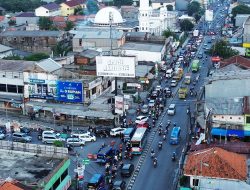 Pemudik Motor Padati Jalur Arteri Kabupaten Bekasi