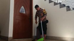 “Bang Jasri” Bersihkan Masjid Baitul Jannah Pejuang