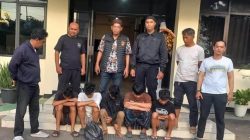 Lima Bocah Bawa Sajam Digiring ke Polsek Bekasi Utara, Diduga Hendak Tawuran 