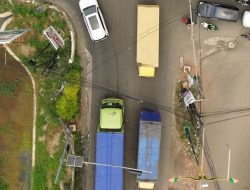 Truk Sumbu Tiga Nekat Melintas di Jalur Mudik Cikarang, Satlantas Polres Metro Bekasi Paksa Putar Balik