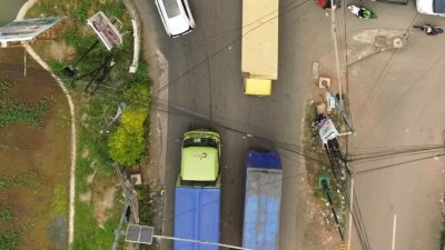Truk Sumbu Tiga Nekat Melintas di Jalur Mudik Cikarang, Satlantas Polres Metro Bekasi Paksa Putar Balik