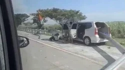 Mobil Pemudik Asal Bekasi Hantam Guardrail di Tol Pejagang-Pemalang, Seluruh Penumpang Selamat