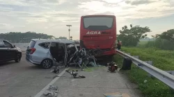 Mobil Keluarga Pemudik Asal Cikarang Tabrak Bus, Empat Tewas dan Satu Kritis