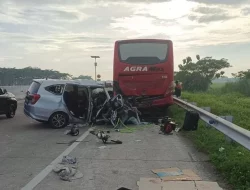 Mobil Keluarga Pemudik Asal Cikarang Tabrak Bus, Empat Tewas dan Satu Kritis