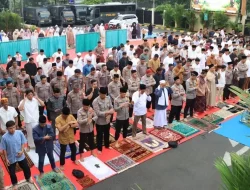 Momen Lebaran di Mapolres Bekasi Kota, Salat Id hingga Halalbihalal Penuh Keakraban