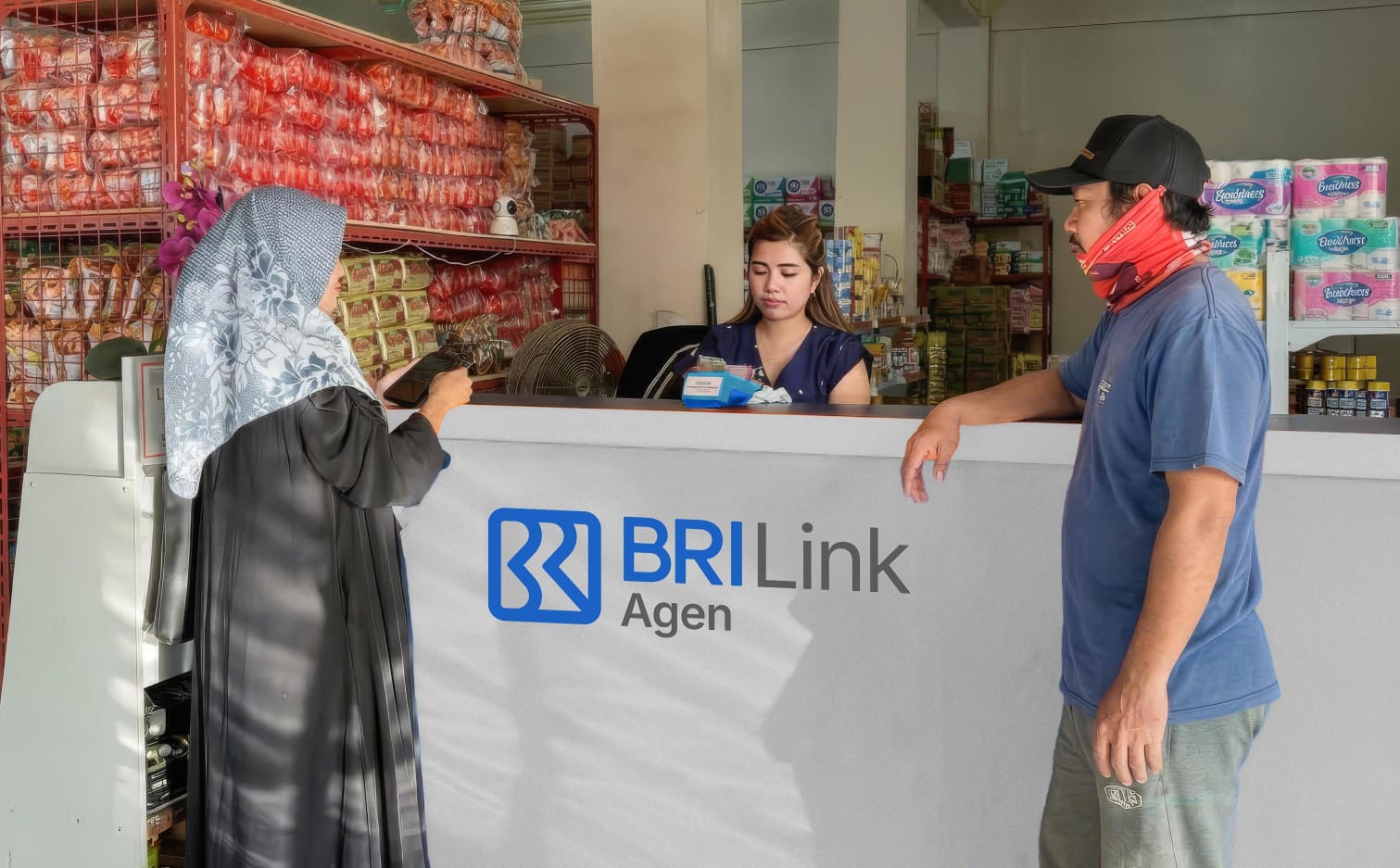 Perkuat Ekonomi Kerakyatan, BRILink Agen “Rieche Endah” Bantu Permudah Transaksi Perbankan Warga hingga Ciptakan Peluang Usaha di Sumbawa
