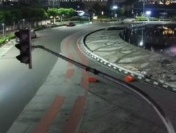 Mobil Nyemplung ke Kolam Bundaran HI, Ini Kronologinya