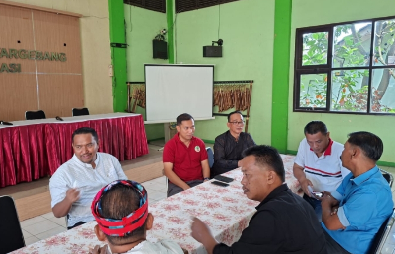 Aksi Buang Sampah Sembarangan di Jalan Menuju TPST Bantargebang Bikin Gerah Camat 