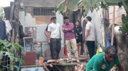 Rumah Ambruk Disapu Angin di Jatisari, Aparatur Kelurahan Turun Tangan