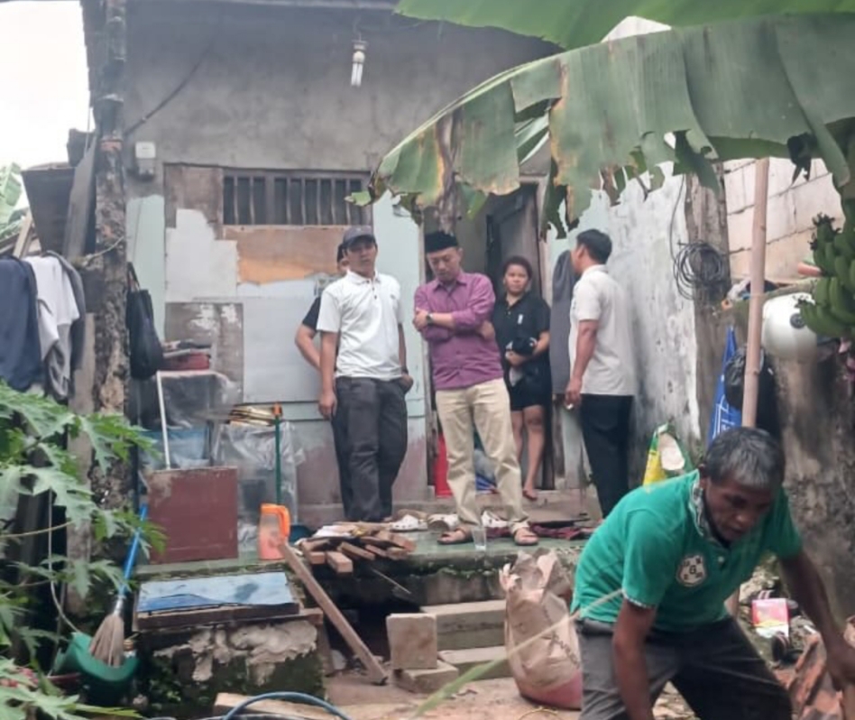Rumah Ambruk Disapu Angin di Jatisari, Aparatur Kelurahan Turun Tangan
