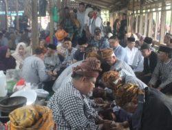 Jaga Tradisi, Warga dan Aparatur Kecamatan Jatisampurna Ziarah “Makam Girang”