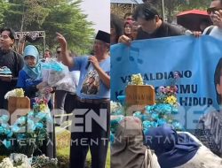 Vidi Aldiano ‘Tetap Hidup’, Ribuan Fans Datangi Makam di Hari Ulang Tahunnya dengan Kostum Warna Biru