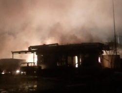 Kebakaran Besar di Cimuning, Warga Dengar Suara Ledakan