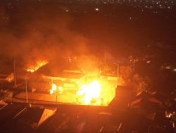 Pantauan Udara Kebakaran SPBE di Cimuning, Kobaran Api Berkurang