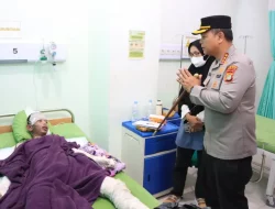 Kapolres Metro Bekasi Kota Jenguk Korban Kebakaran SPBE, Salurkan Tali Asih dan Beri Dukungan Moril