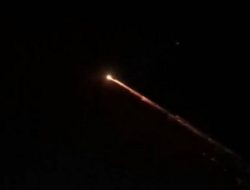 Heboh Objek Bercahaya Melintasi Langit