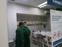 Wakil Wali Kota Bekasi Jenguk Korban Kebakaran SPBE di Cimuning