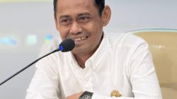 Dewan Haryanto Lepas Penat dengan Nyanyi