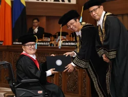 Guru Besar FH UNAIR Soroti Konsep Smart Consumer Protection di Era Digital, Masa Depan Ekonomi Digital Bukan Ditentukan Mesin