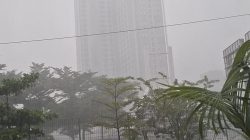 Bekasi Diguyur Hujan Lebat Disertai Angin Kencang