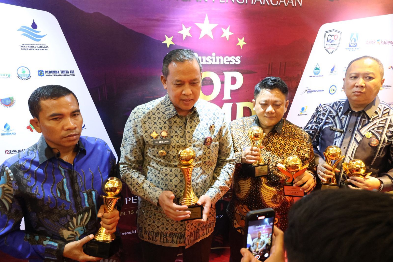 Kota Bekasi Borong Penghargaan TOP BUMD Awards 2026, Tri Adhianto TOP Pembina