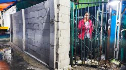 Rumah Warga di Seberang Kantor Desa Sumberjaya Terhalang Tembok