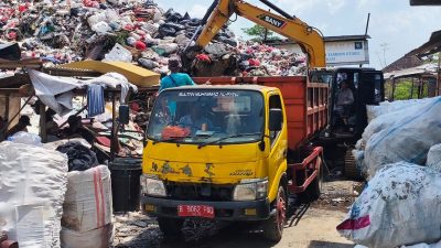 Sampah TPS Ilegal di Tambun Utara Mulai Diangkut, Pelayanan UPTD Terganggu