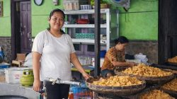 Saat Perempuan Bangkit, Ekonomi Menguat: Kisah Nia Anggraini Tumbuh Bersama PNM Mekaar dan BRI