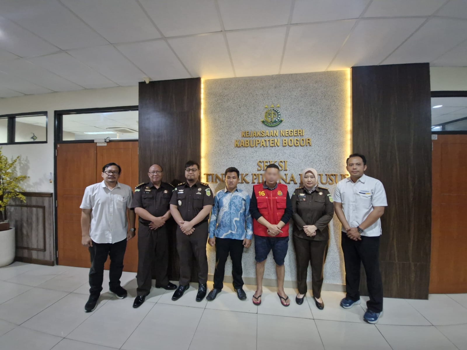 DJP Jabar III Serahkan Tersangka Penerbit Faktur Pajak Fiktif ke Kejari