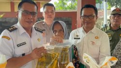 Aparat Kelurahan Cikiwul Kawal Ketat Penyaluran Bantuan Pangan