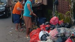 Lintas Instansi Pemkot Bekasi Sinergi Bersihkan Jalan Sukomartono